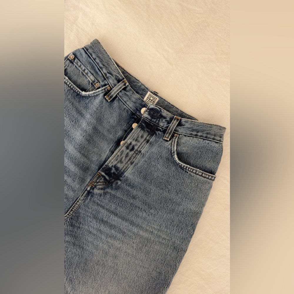 TOTEME Twisted Seam High Waist Straight Leg Jeans (Worn Blue)  - in Size 28/30 - Picture 10 of 10